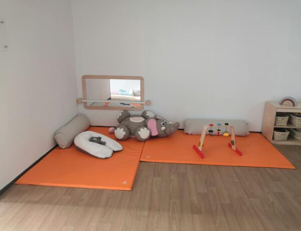 Micro-crèche Doudou & tétine bleue – Marck